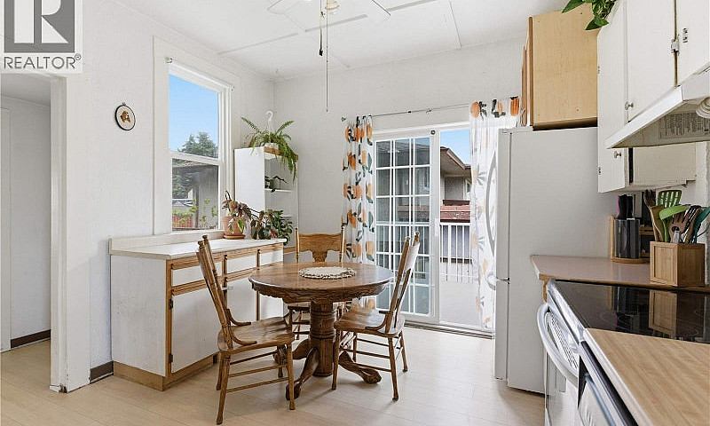 236 Crease Ave Saani...