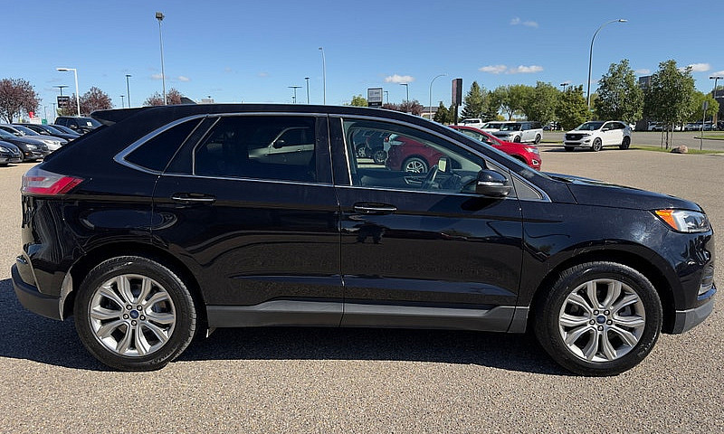 2022 Ford Edge Titan...