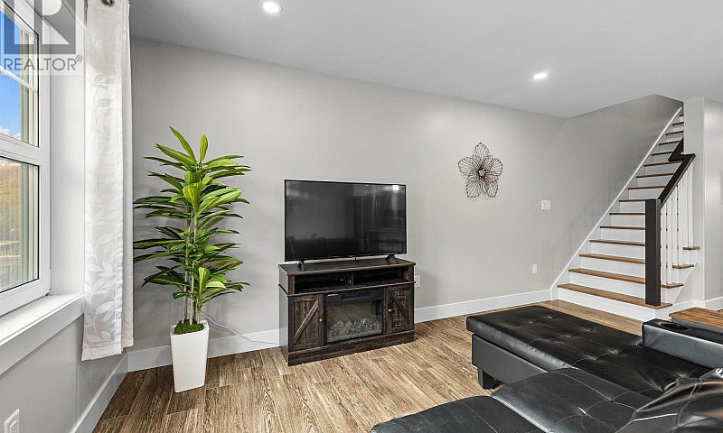 86 Enderis Lane West...