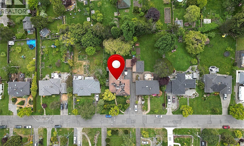 1637 Warren Gdns Vic...