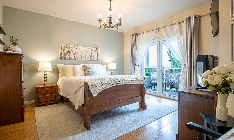 Stunning, 6 Bdrm, 3....
