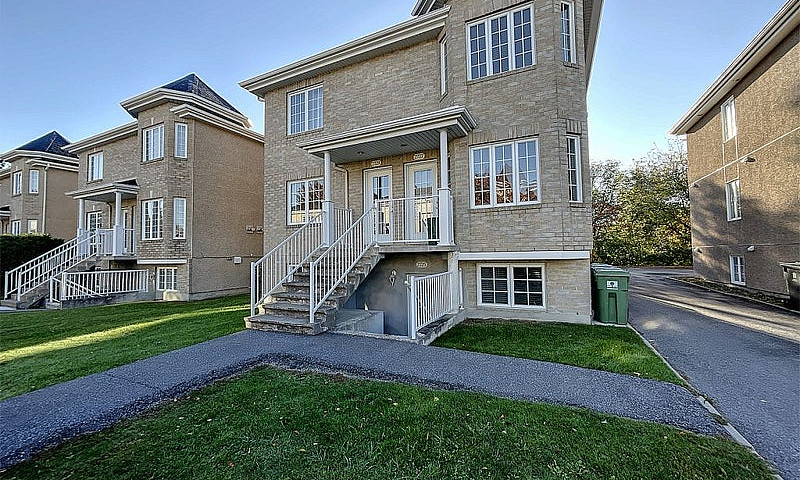 $975,000 - Triplex F...