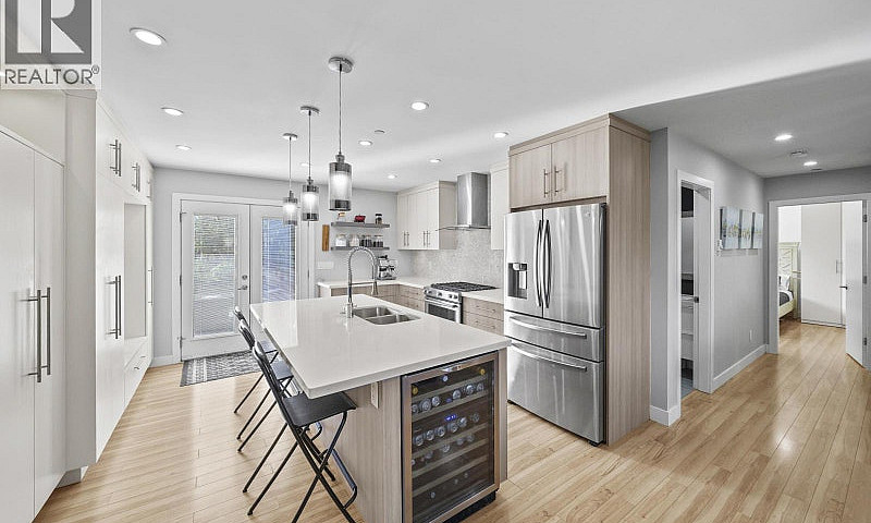 3759 Coast Meridian ...