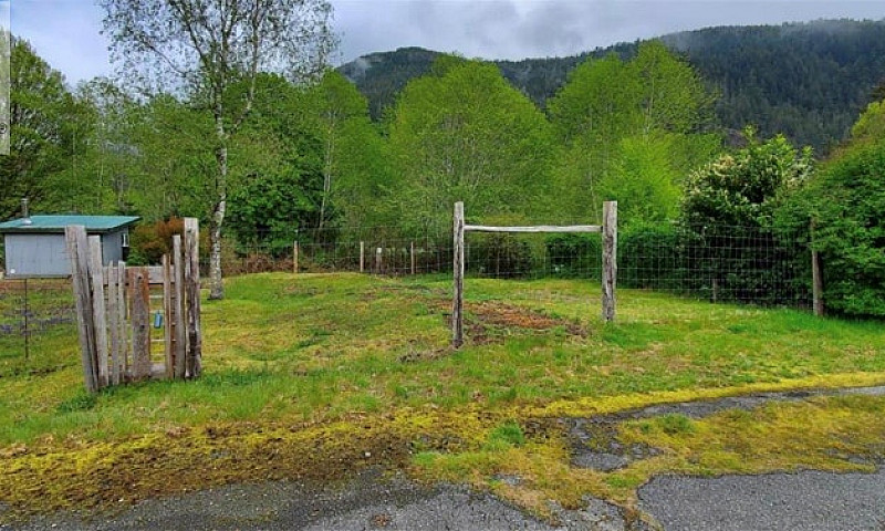 8 Freda Rd Tahsis, B...