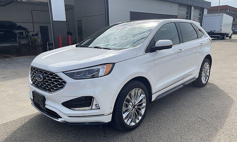 2022 Ford Edge Titan...