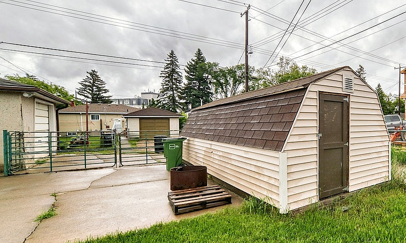 Bungalow In Avonmore...
