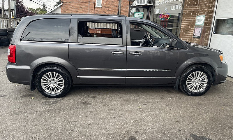 2015 Chrysler Town &...