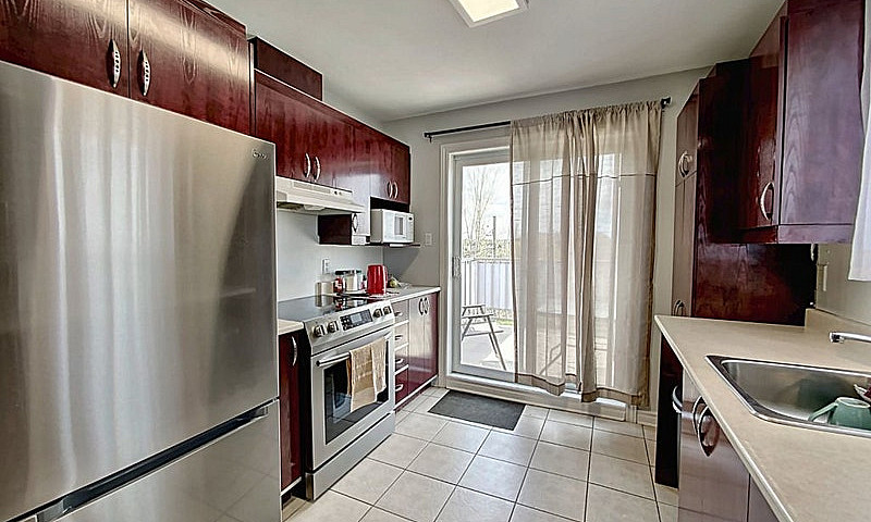 1 085 000$ - Triplex...