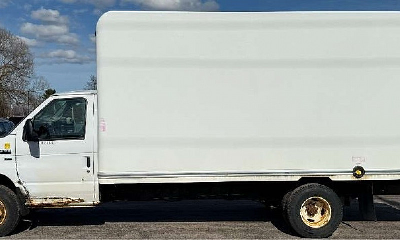2016 Ford E-450 Bein...