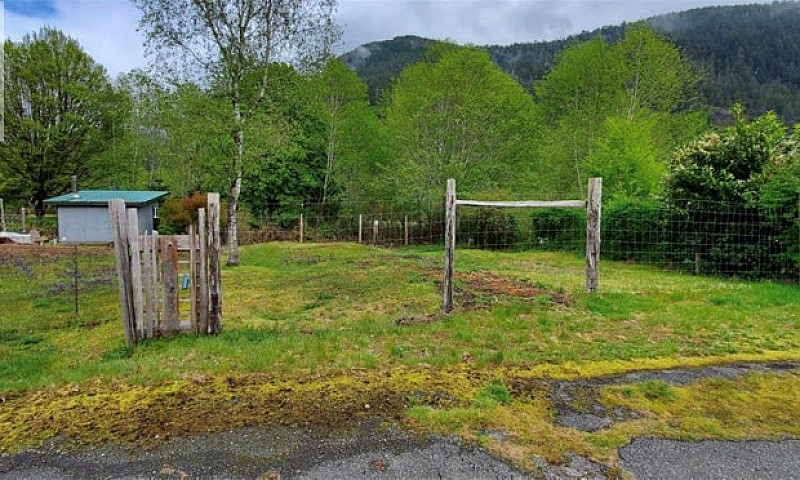 8 Freda Rd Tahsis, B...