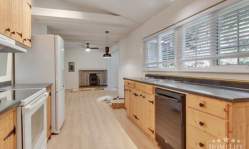 Spacious 3-Bedroom +...