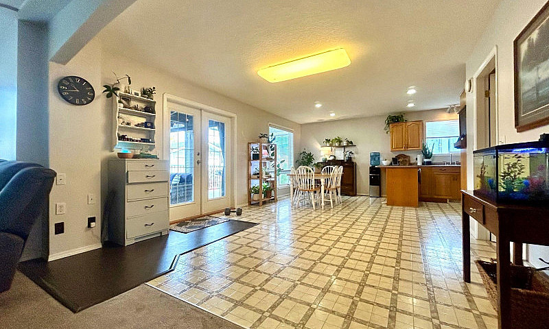 373 Oriole Way, Barr...