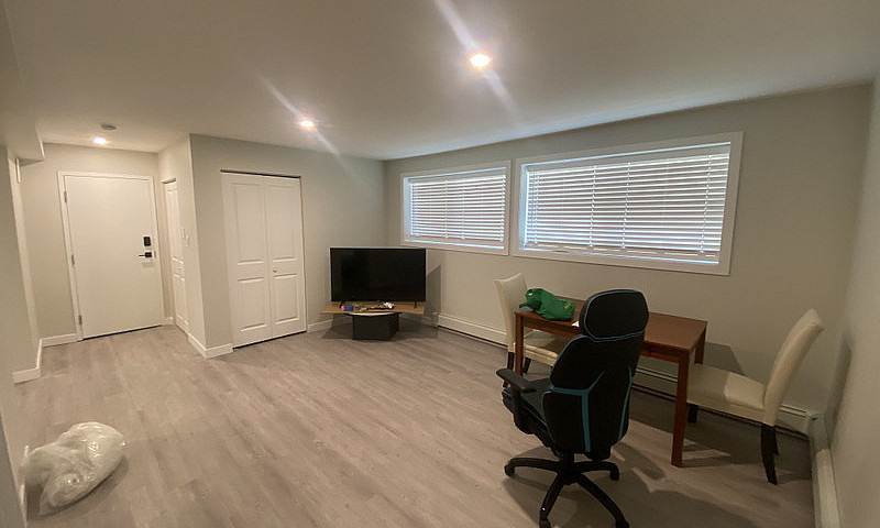 Cozy 1 Bed 1 Bath Un...