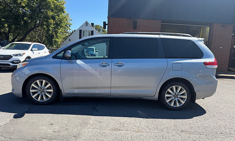 2014 Toyota Sienna L...