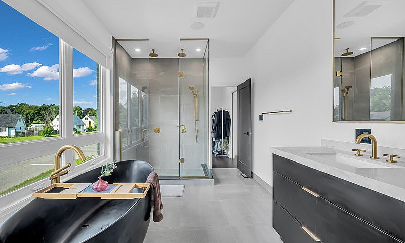 Luxury 4-Bedroom Det...