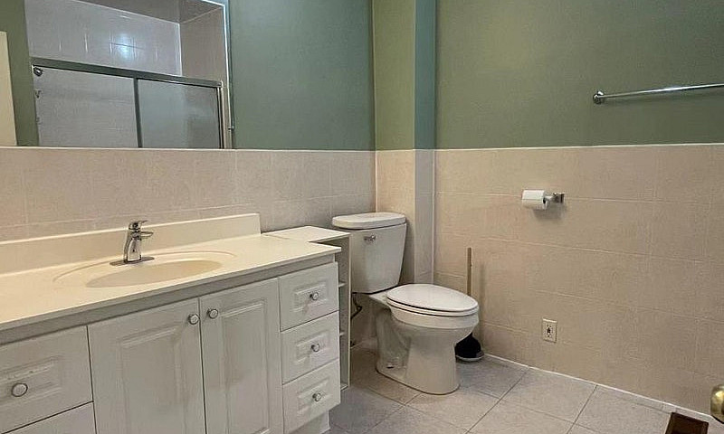 763 Dundas Street W ...