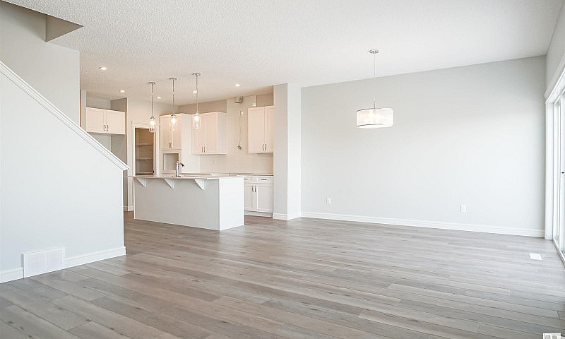 16535 3 St Ne Edmont...