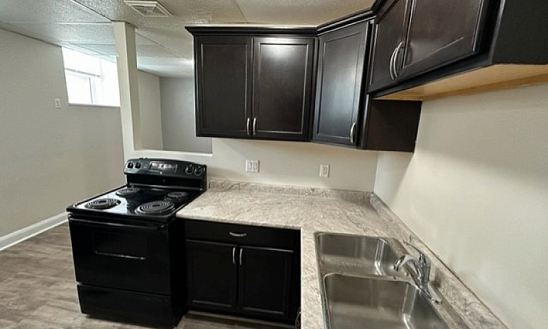 Rare Find - 3 Br Ava...