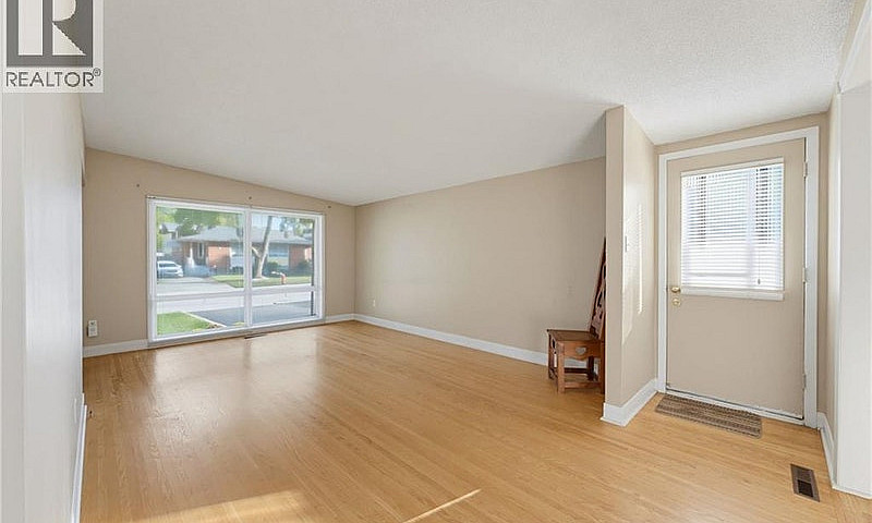 34 Fielding Crescent...