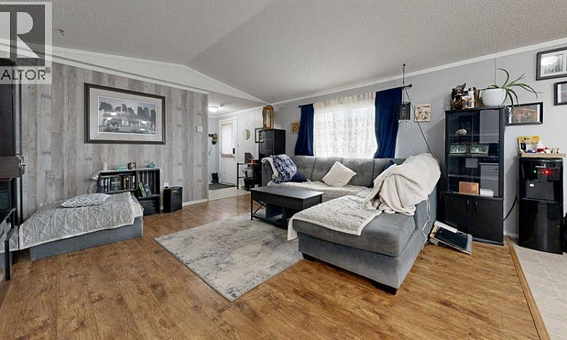8708 89 Street Grand...