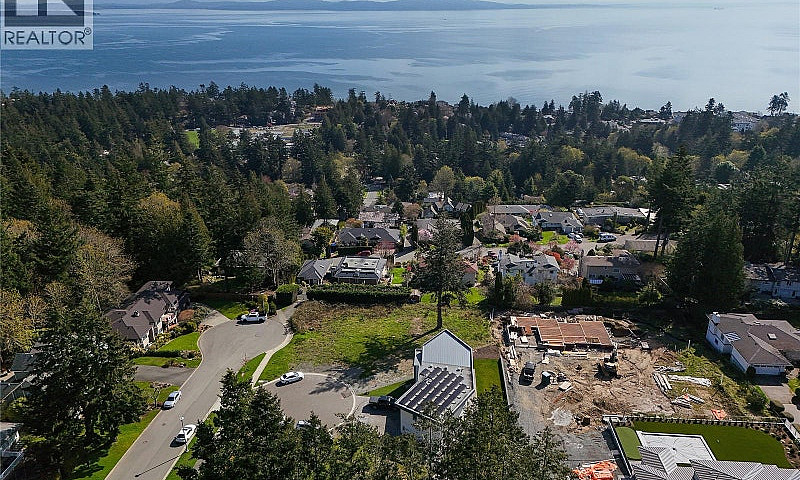 805 Yole Pl Saanich,...