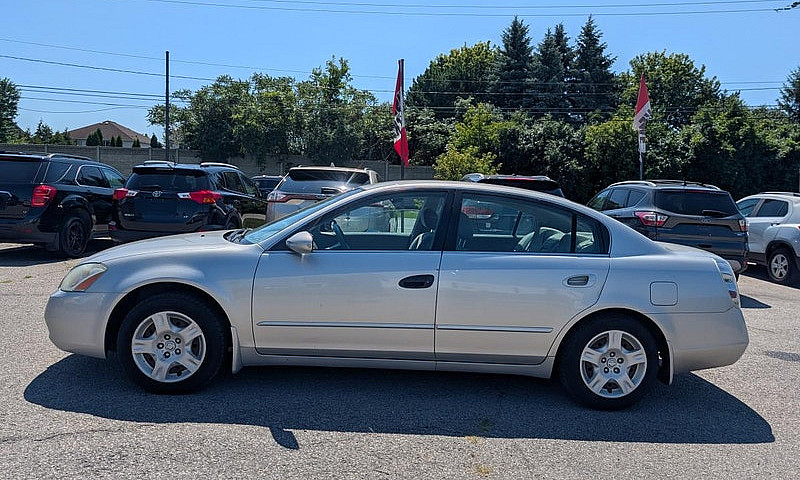 2003 Nissan Altima 4...