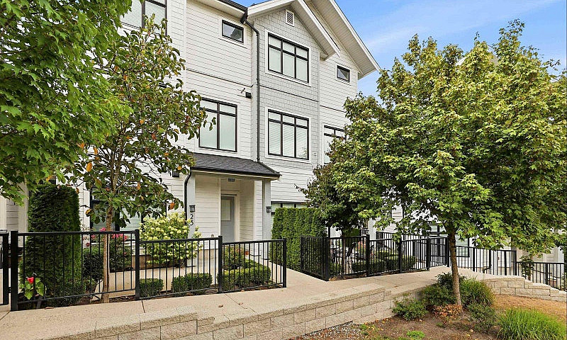 17557 100 Avenue Sur...