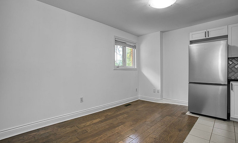 2-Bdrm Apt Near Egli...
