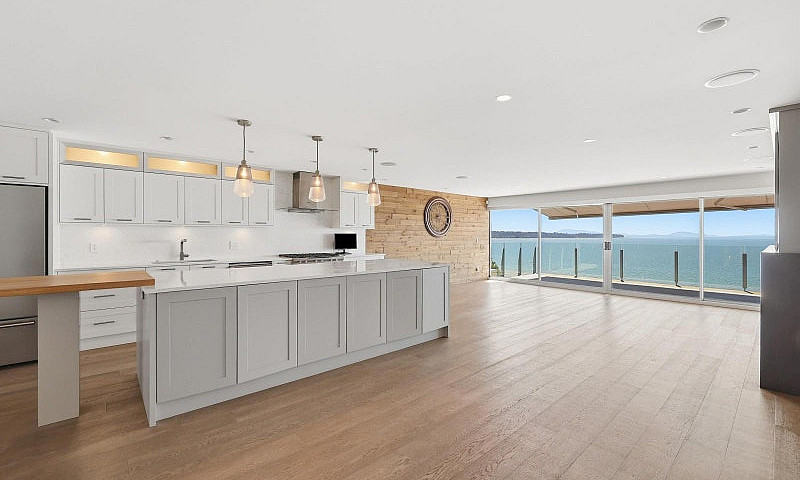 15240 Victoria Avenu...