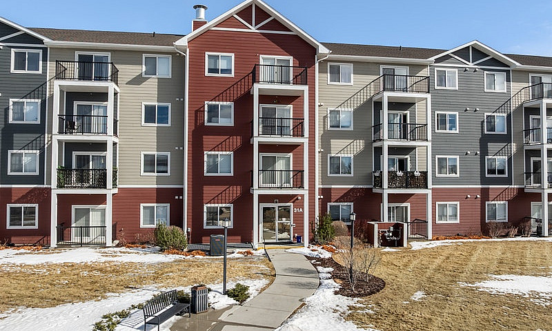 2 Bed 2 Bath Red Dee...