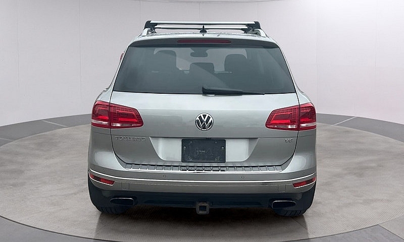 2016 Volkswagen Toua...