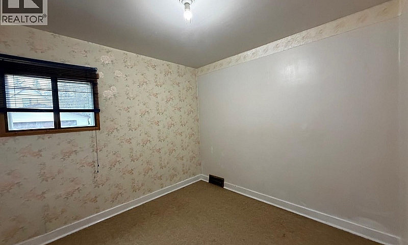 182 Fourth Avenue N ...