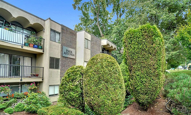 Park Astoria Apartme...