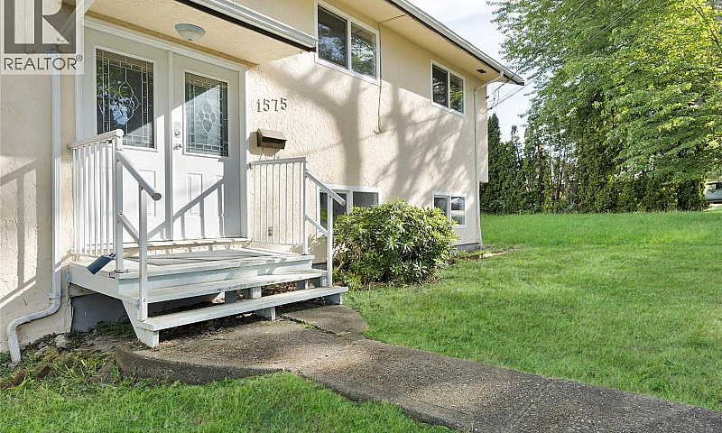 1575 Burton Ave Vict...