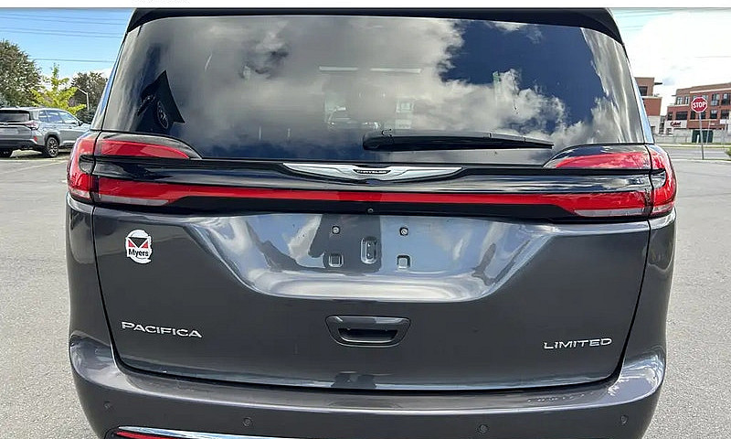 2023 Chrysler Pacifi...