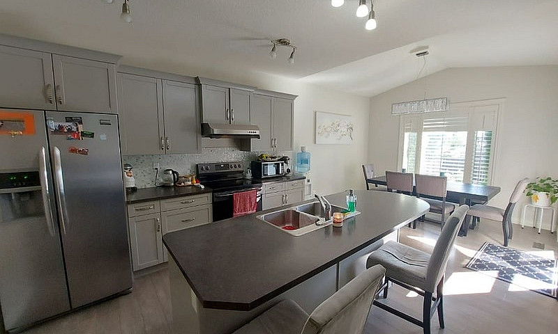 Spacious 4-Bedroom W...
