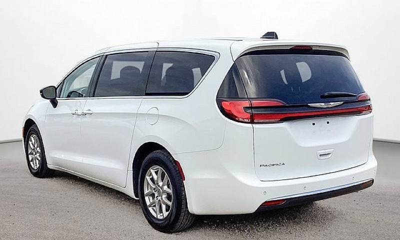 2024 Chrysler Pacifi...