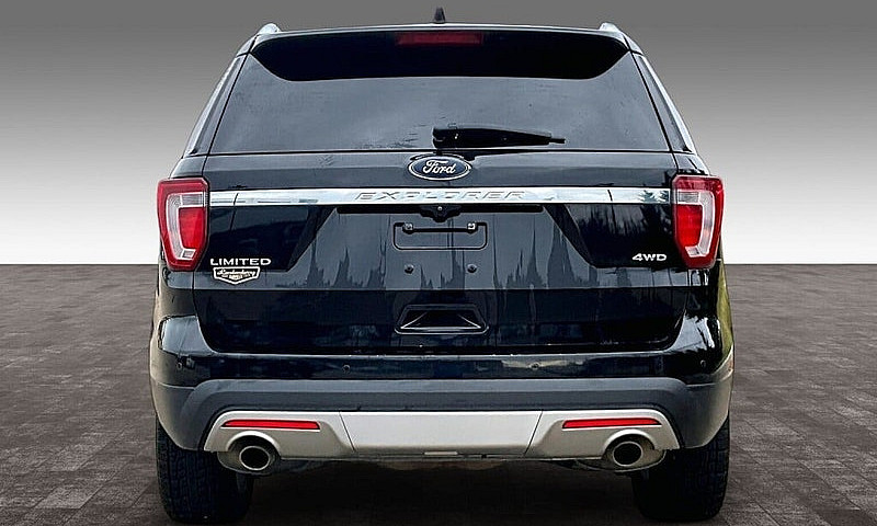 2017 Ford Explorer 4...