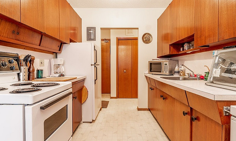 220 Fernwood Ave- Ol...