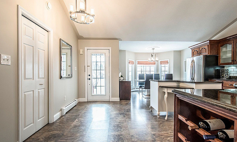 5 Bedroom Lakefront ...