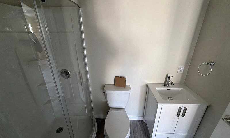 Bachelor Suite - Uni...
