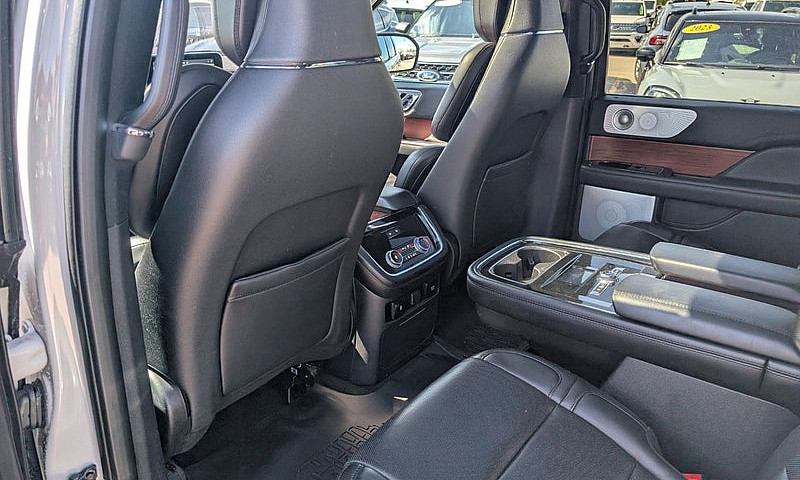 2020 Lincoln Navigat...