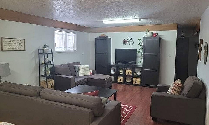 2 Bdrm Bsmt Suite - ...
