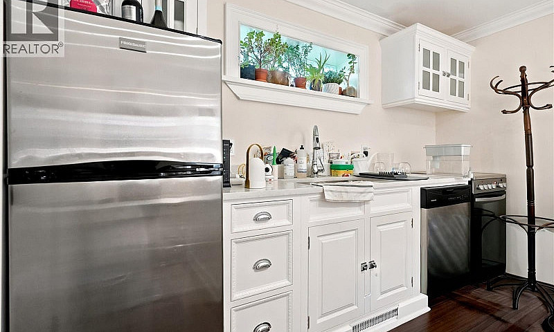2216 Lorne Street Re...