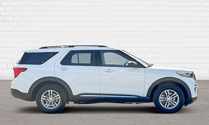 2022 Ford Explorer X...