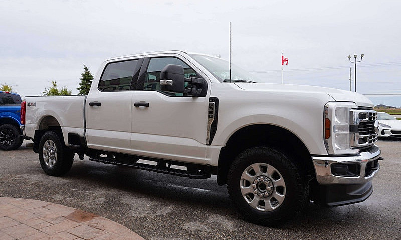 2024 Ford F-350 V8 4...