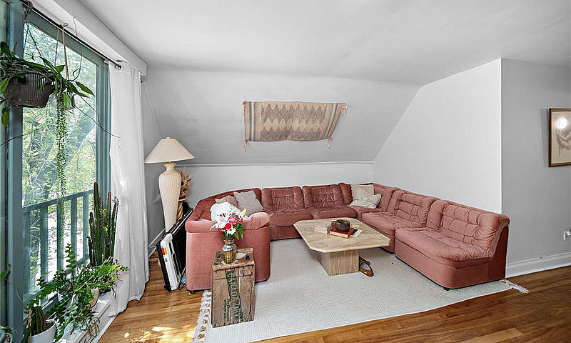 8-Unit Apartment Ful...