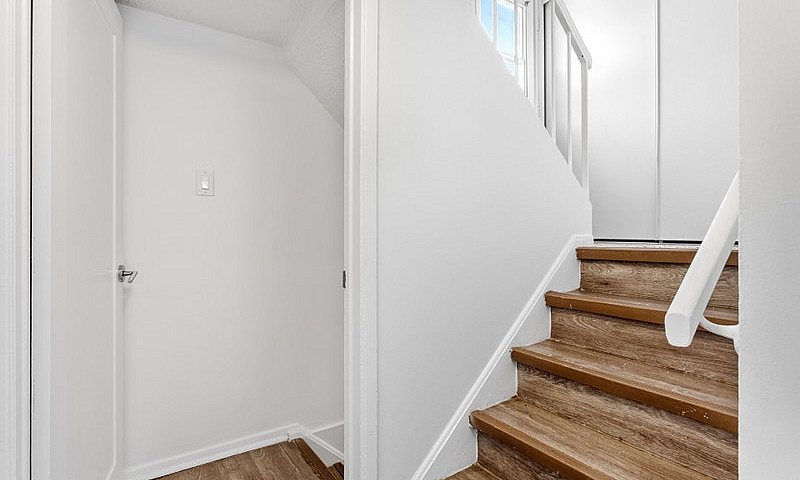 2 Bedrooms House For...