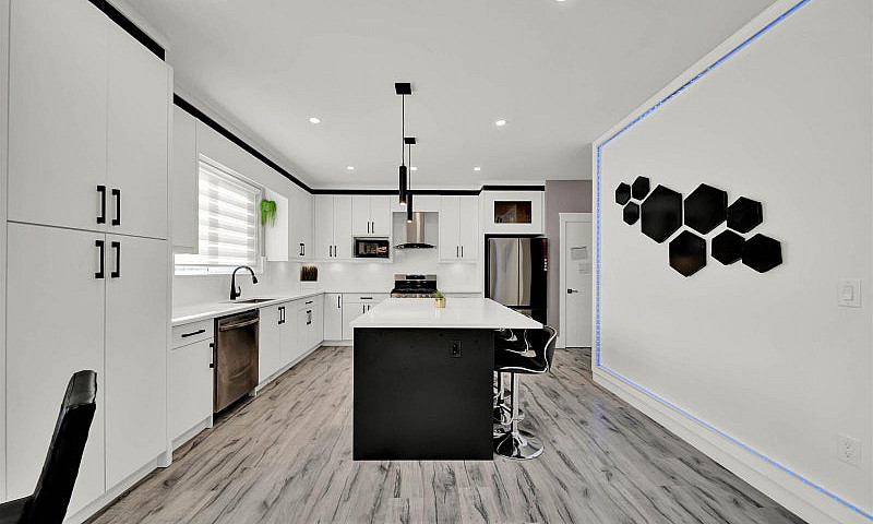 38 4217 Old Clayburn...