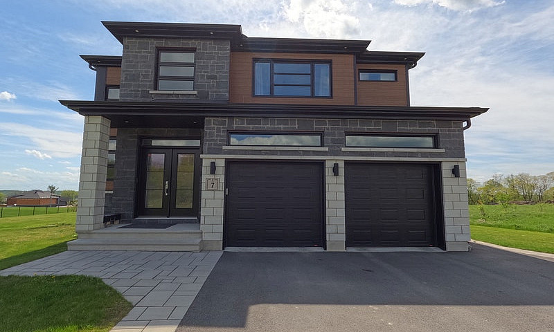 Prestigious House Wi...